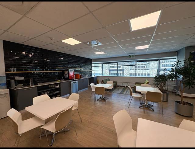 950M² OFFICE TO LET IN FORESHORE